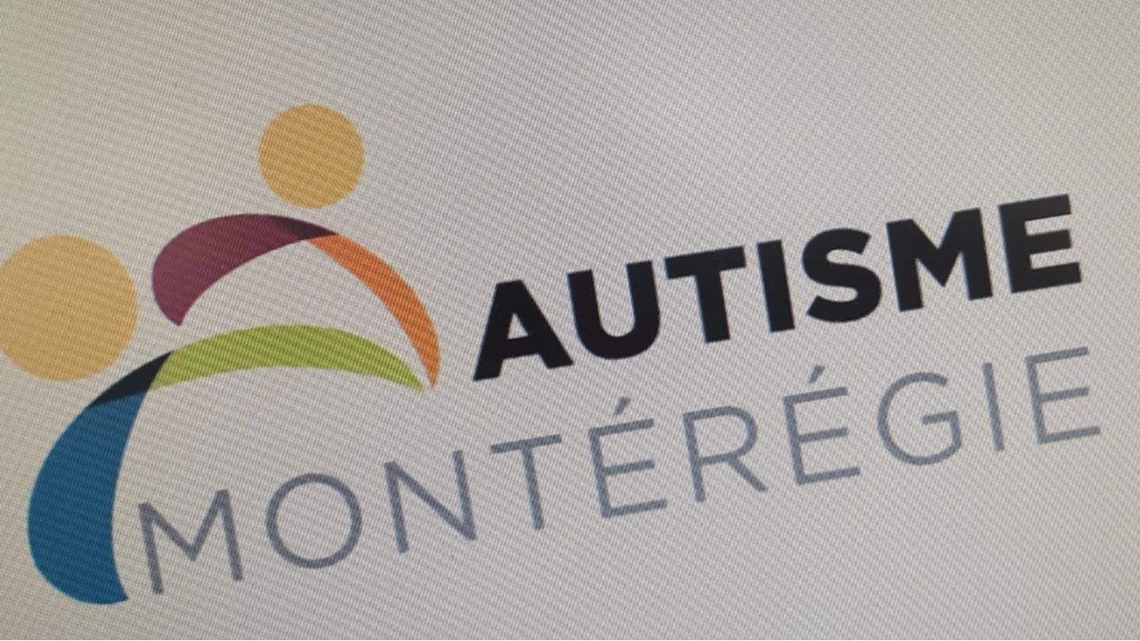 Autisme Montérégie change de logo pour souligner son 15e anniversaire