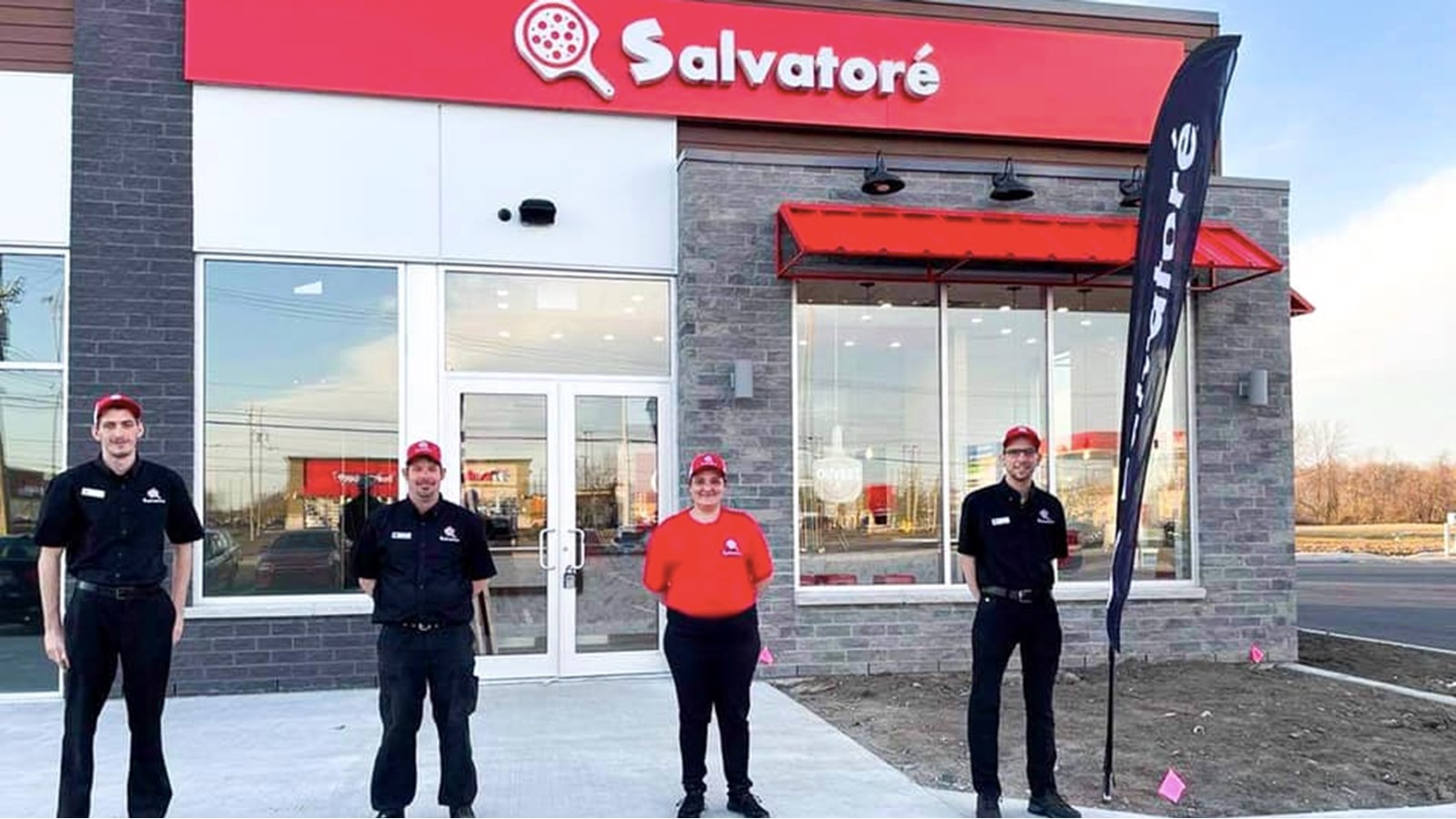 La succursale de Salaberry-de-Valleyfield de Pizza Salvatoré accueille ses premiers clients depuis ce mardi 6 avril