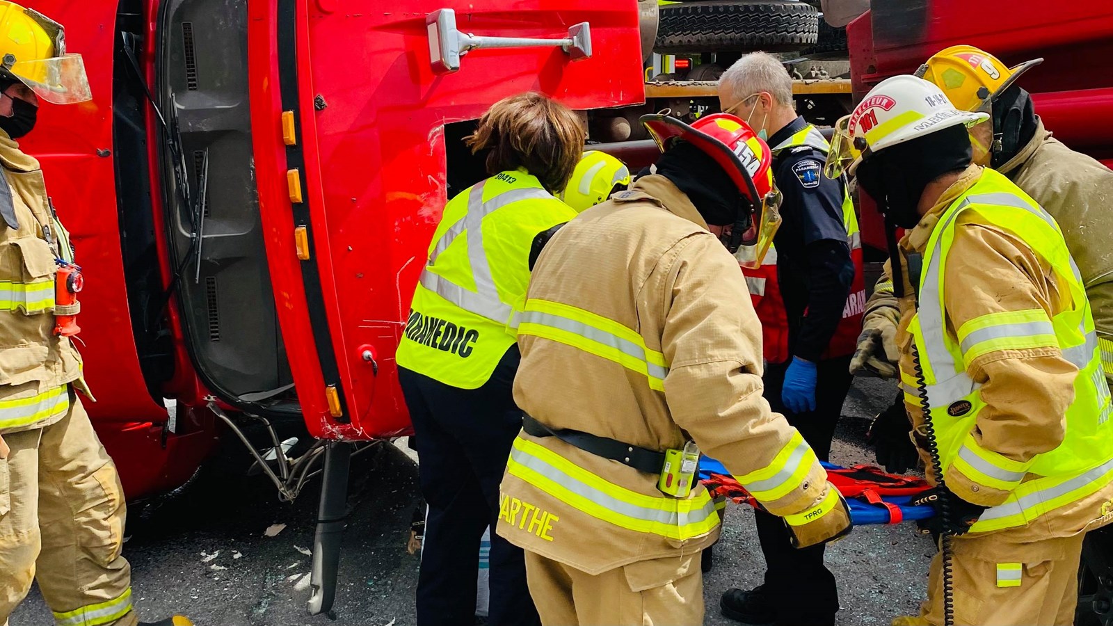 Accident à Sainte-Marthe: deux personnes sont transportées à l'hôpital