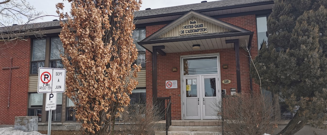 Les écoles Saint-Eugène de Beauharnois, Omer-Séguin de Saint-Louis-de-Gonzague, Notre-Dame-de-l'Assomption de Saint-Stanislas-de-Koskta et l'Institut Gault de Salaberry-de-Valleyfield ont toutes été identifiées comme étant sur des terrains contaminés au mazout