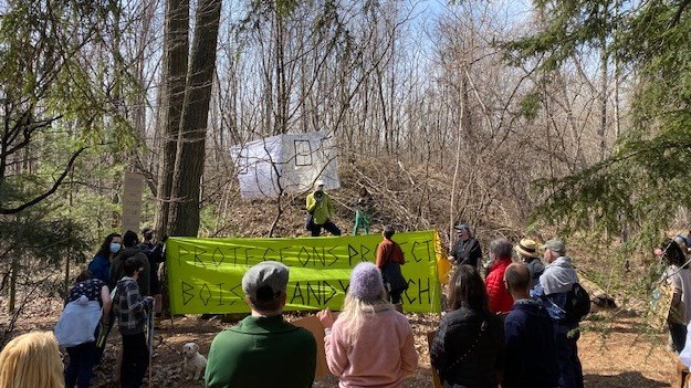 Des citoyens se rassemblent pour la sauvegarde de Sandy Beach