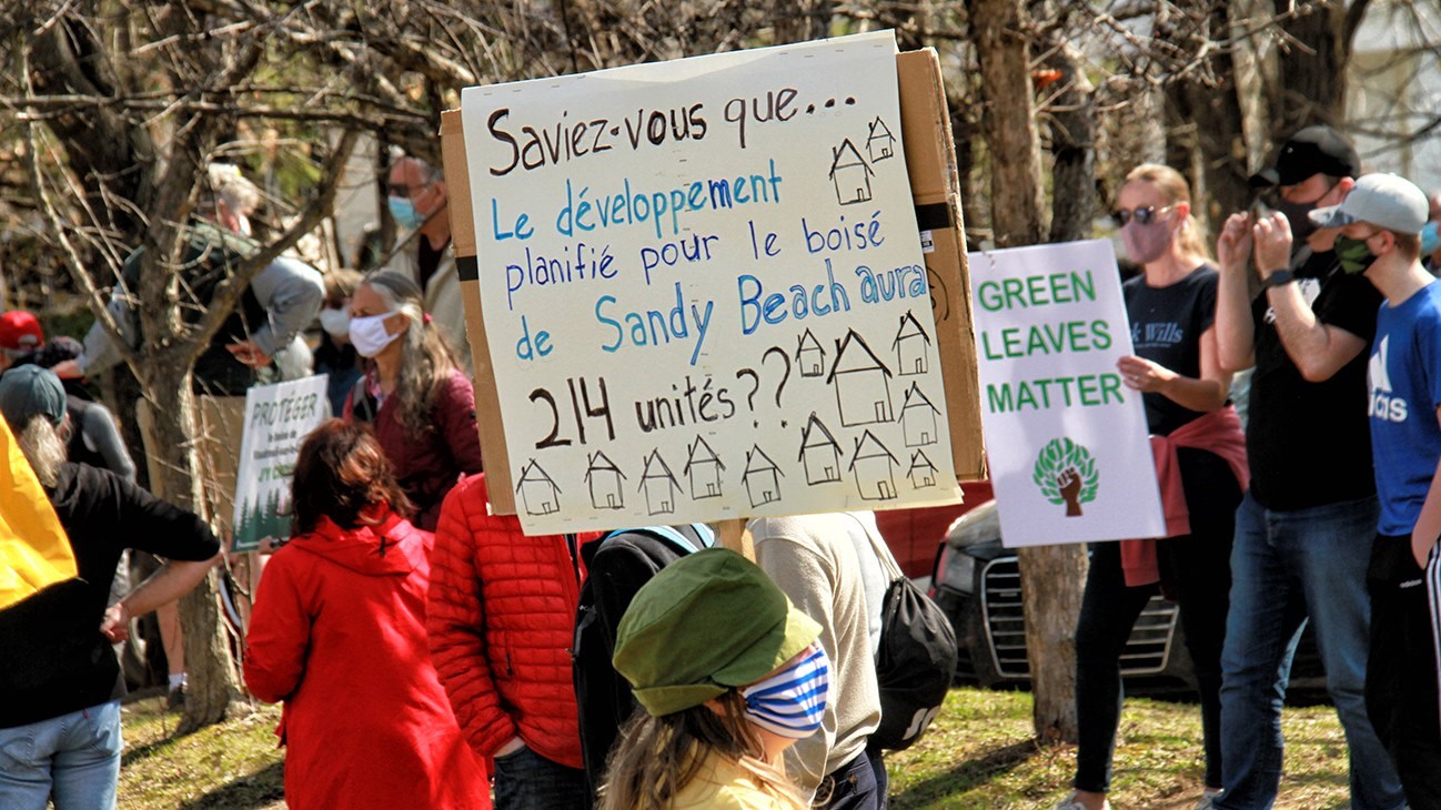Des citoyens se rassemblent pour la sauvegarde de Sandy Beach