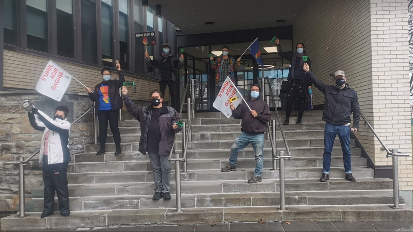 Les enseignants du Collège de Valleyfield font du tintamarre pour se faire entendre