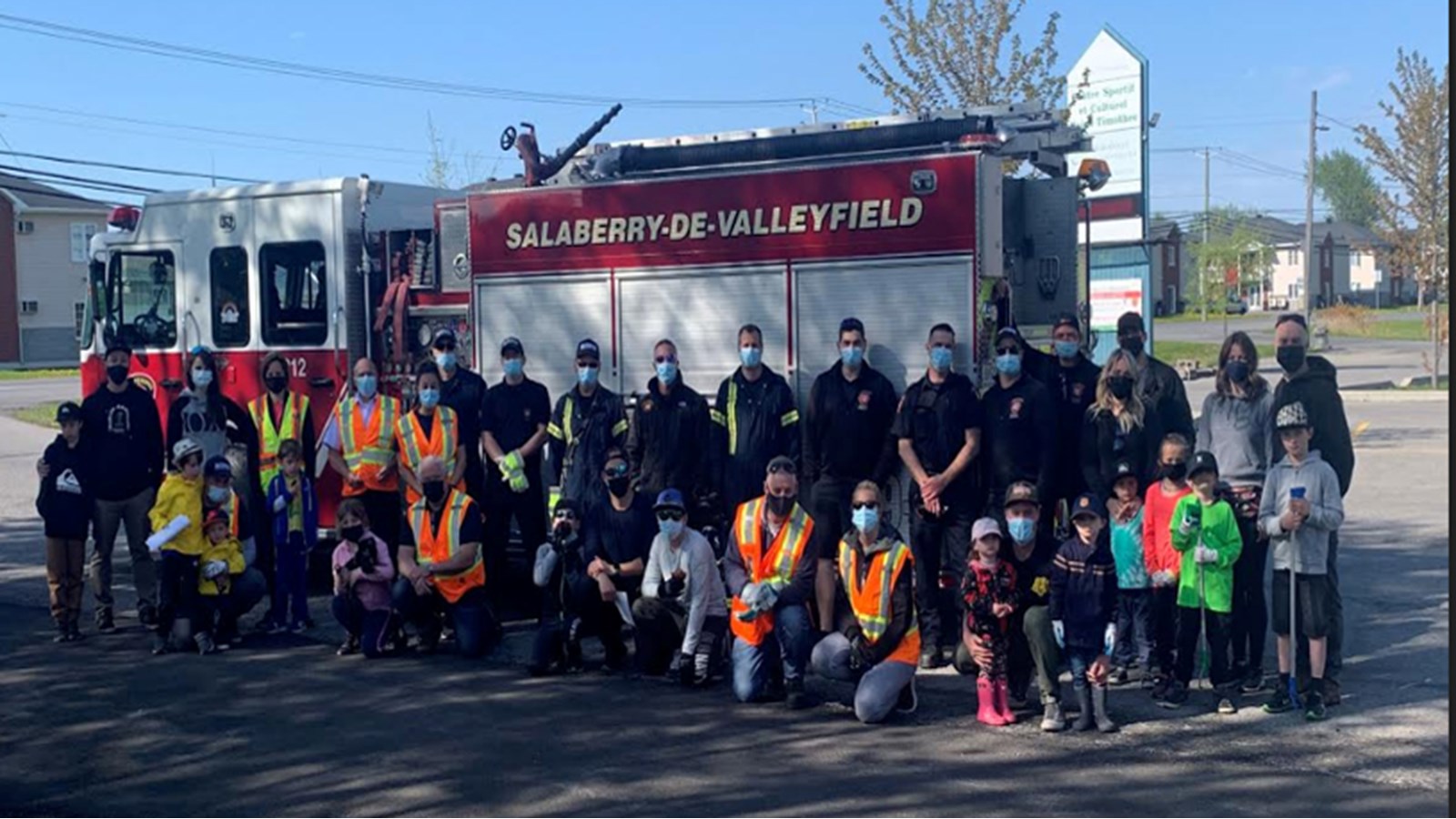 43 km de routes rurales nettoyés par une dizaine de pompiers de Salaberry-de-Valleyfield