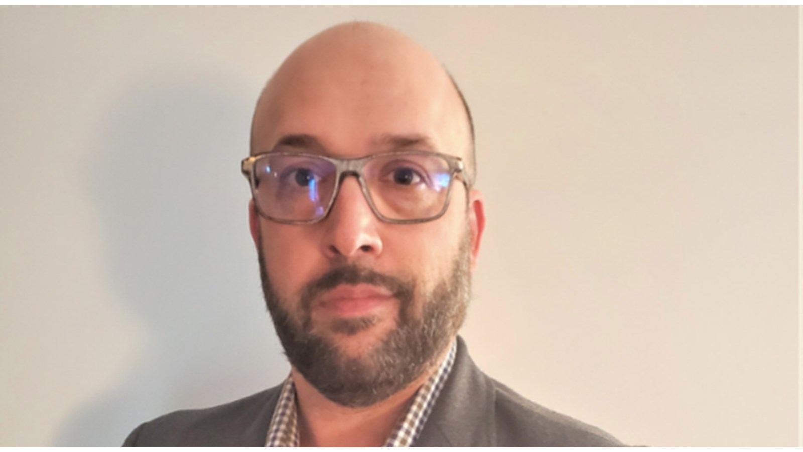 Jonathan Roussel est bien connu dans la région et très impliqué dans la communauté, notamment parce qu'il est propriétaire et thérapeute en réadaptation physique à la clinique Physio Multiservices