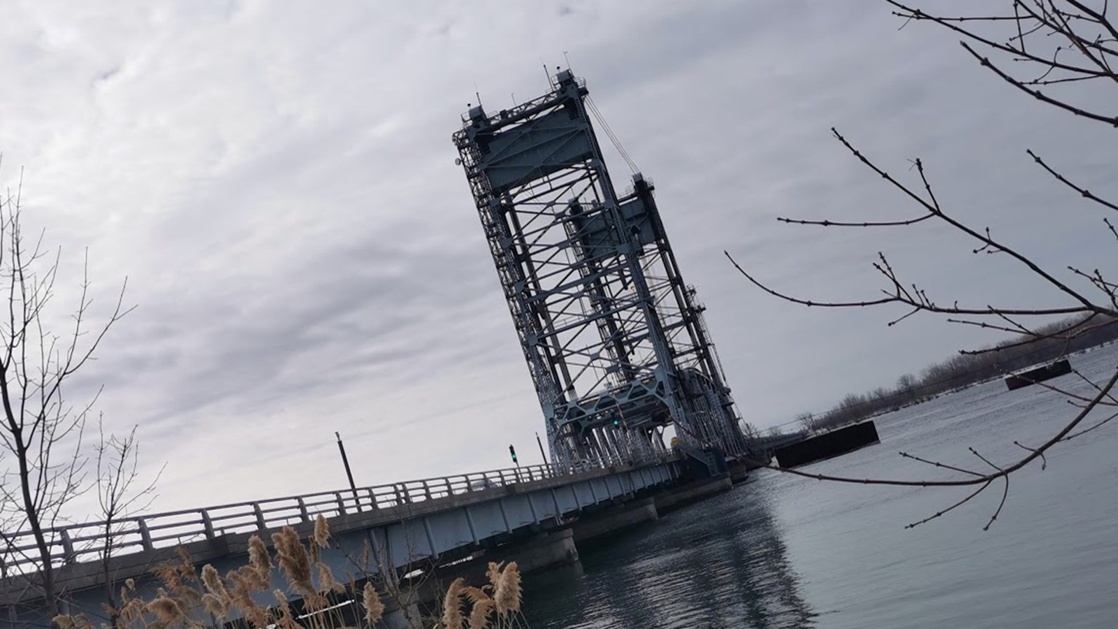 Fermeture du pont Larocque à la suite d'un incident impliquant un camion benne