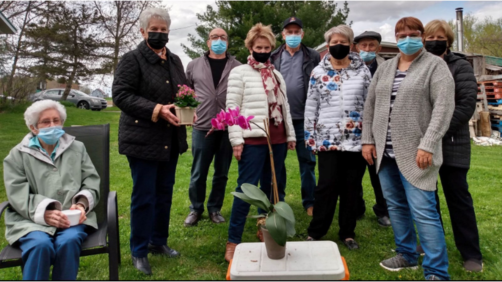 Sur la photo, on retrouve de gauche à droite: Marie-Paule Grégoire, Gisèle Bourdeau, Louis-Marie Lemay, Nicole Ste-Marie, Germain Ste-Marie, Nicole Brais, Jean-Guy Grégoire, Lise Filiatrault et Joane Gibeau.