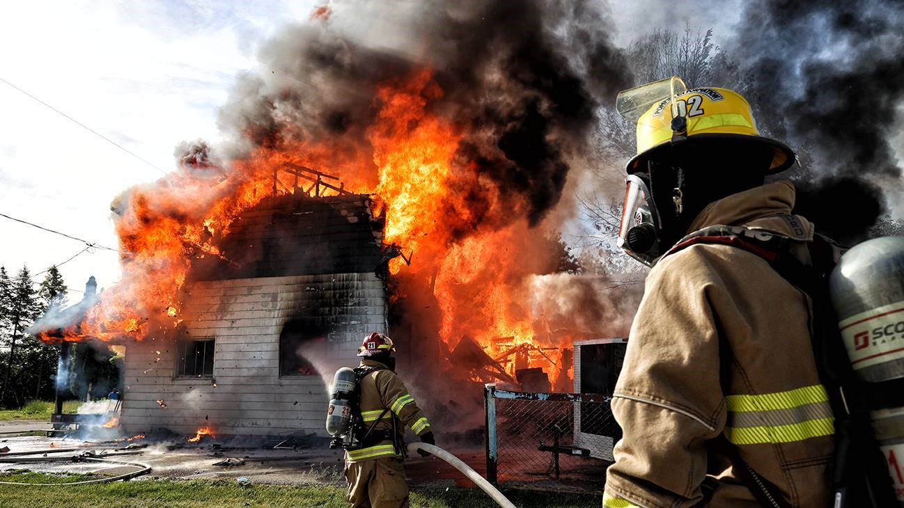 Les pompiers de Salaberry-de-Valleyfield combattent un incendie à Les Coteaux