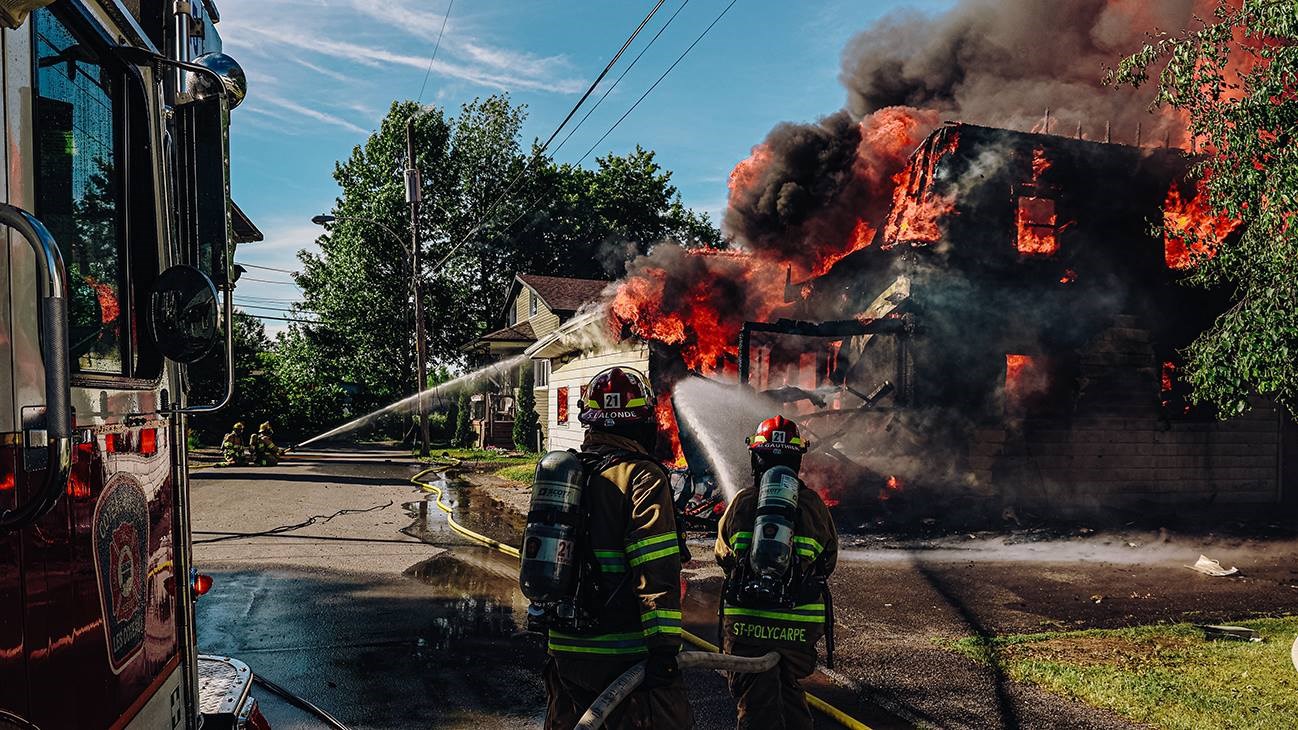 Les pompiers de Salaberry-de-Valleyfield combattent un incendie à Les Coteaux