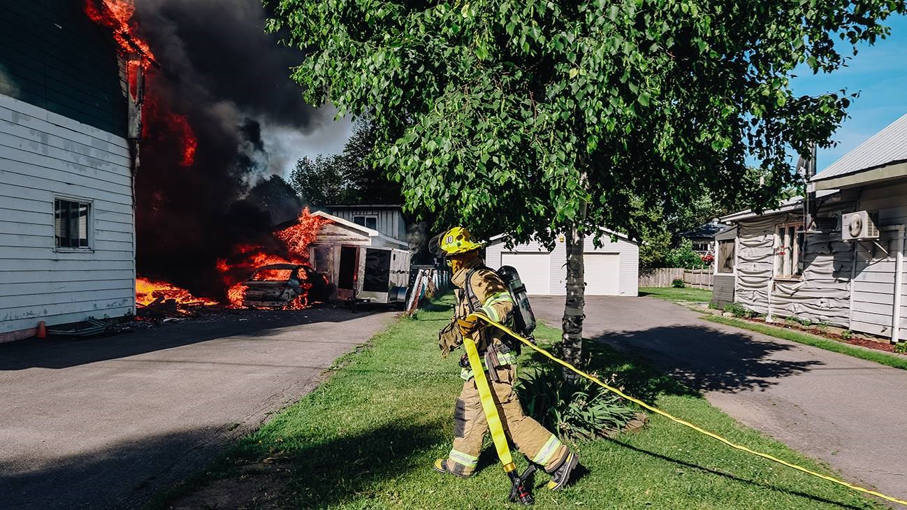 Première photo prise lors de l'incendie de Les Coteaux le 10 juin 2021. 