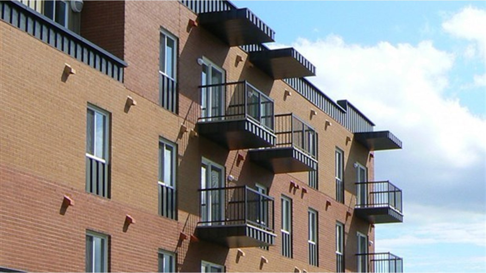 Claude DeBellefeuille souhaite plus d'investissements dans le logement