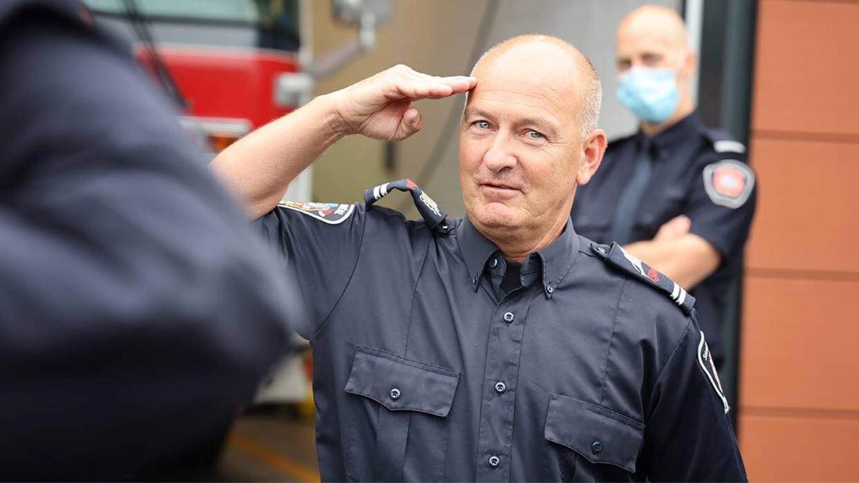 Départ du lieutenant Pierre Guérette de la caserne de Dollard-des-Ormaux pour poursuivre sa carrière au service incendie de la Ville de L'Île-Perrot.
