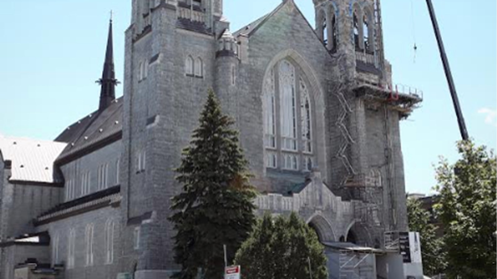 La maçonnerie des clochers de la basilique Ste-Cécile se refera une beauté