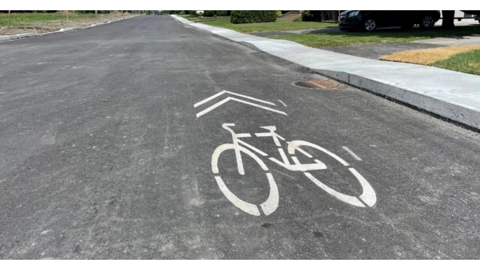 Une chaussée destinée aux vélos sur la rue Marleau