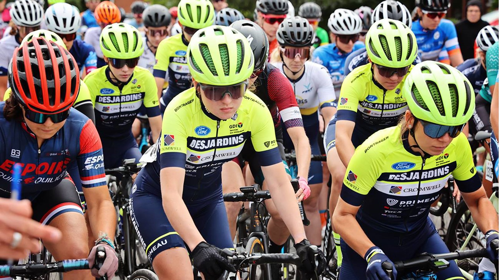 Une cohorte de plus de 350 cyclistes course à Très-St-Rédempteur 