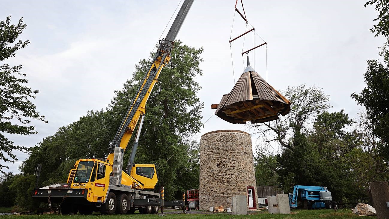 Le moulin de la Pointe-du-Moulin retrouve enfin son toit
