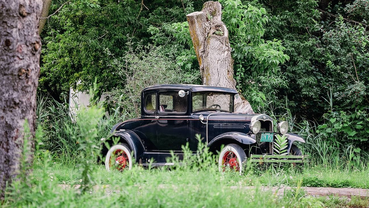 Une visite lointaine d'une voiture d'époque, immatriculée au Vermont, aperçue sur le chemin Saint-Louis à Saint-Lazare.
