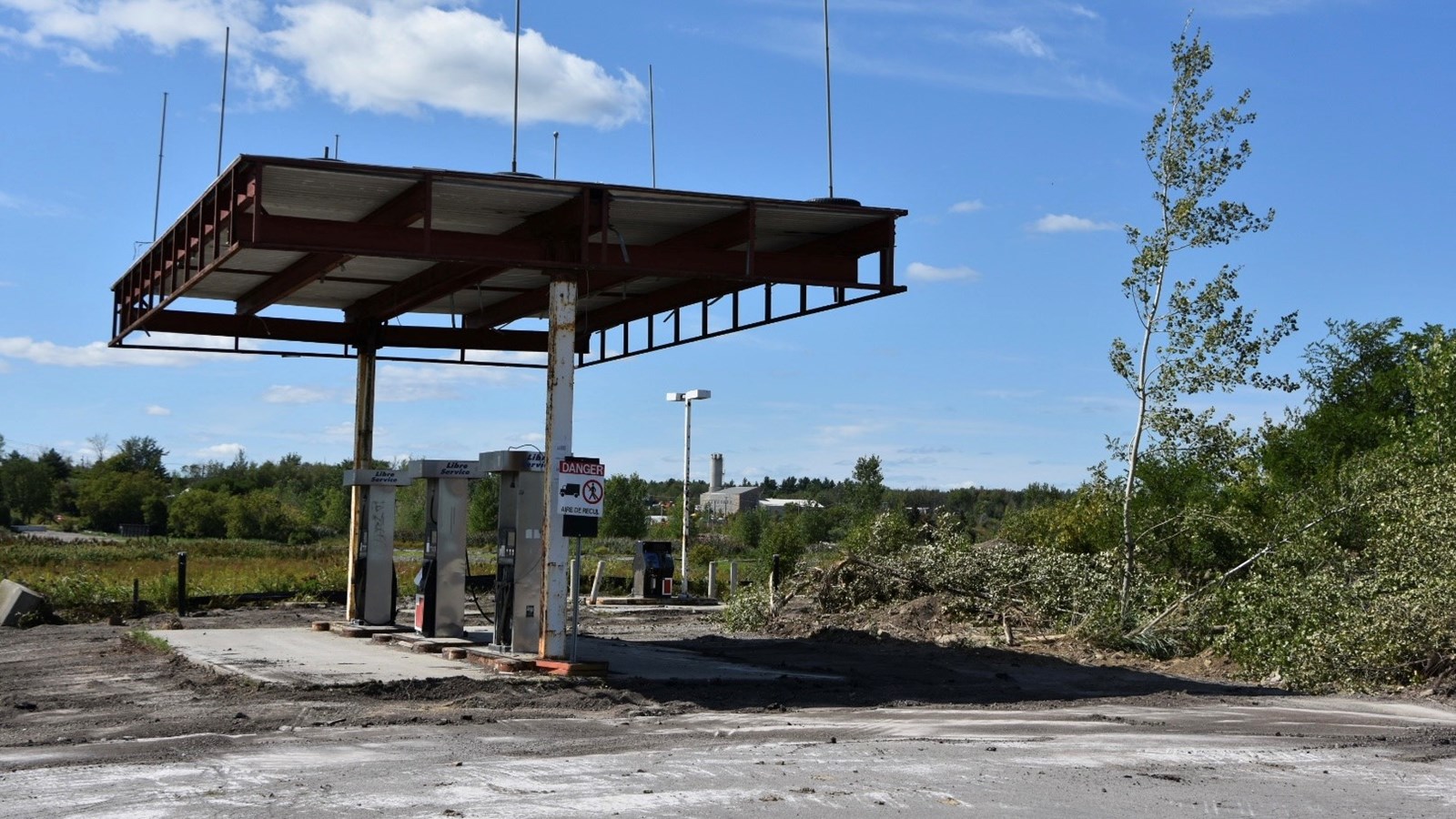 L’ancienne station-service sur Cité-des-Jeunes sera finalement démantelée