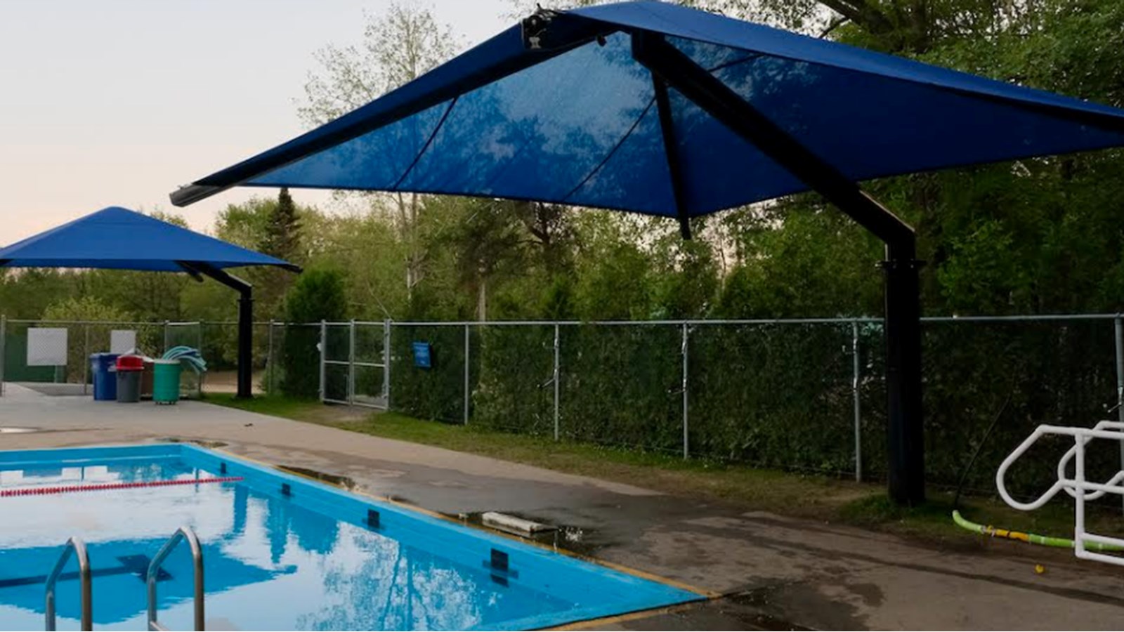Deux nouveaux abris solaires au parc nature les Forestiers-de-Saint-Lazare