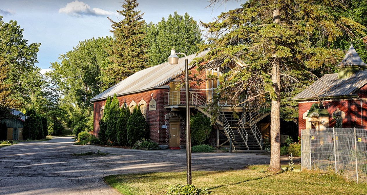 Le site des Ateliers de Pointe-des-Cascades renaît et devient le Village des Écluses