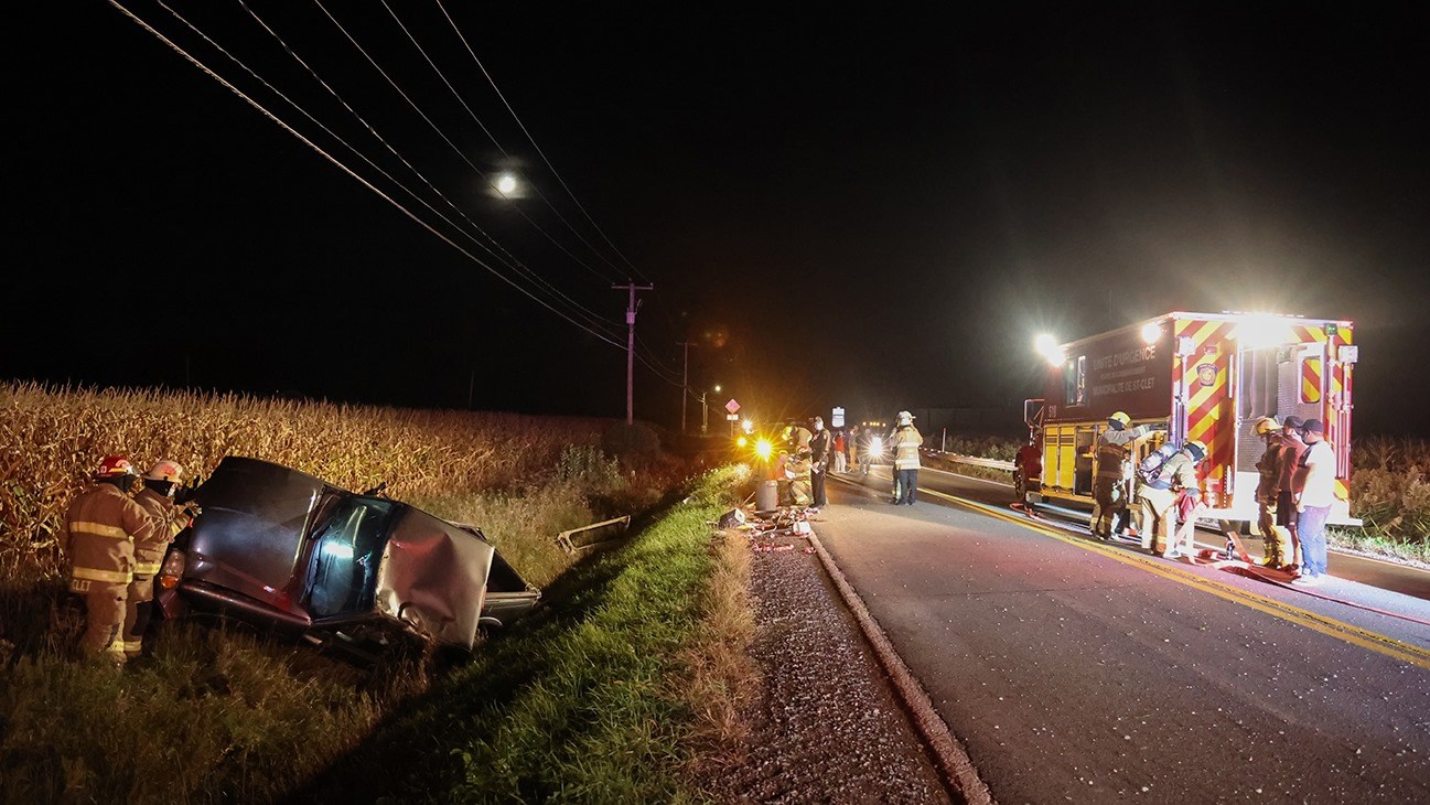 Une violente sortie de route d'un homme avec facultés affaiblies à Sainte-Justine-de-Newton