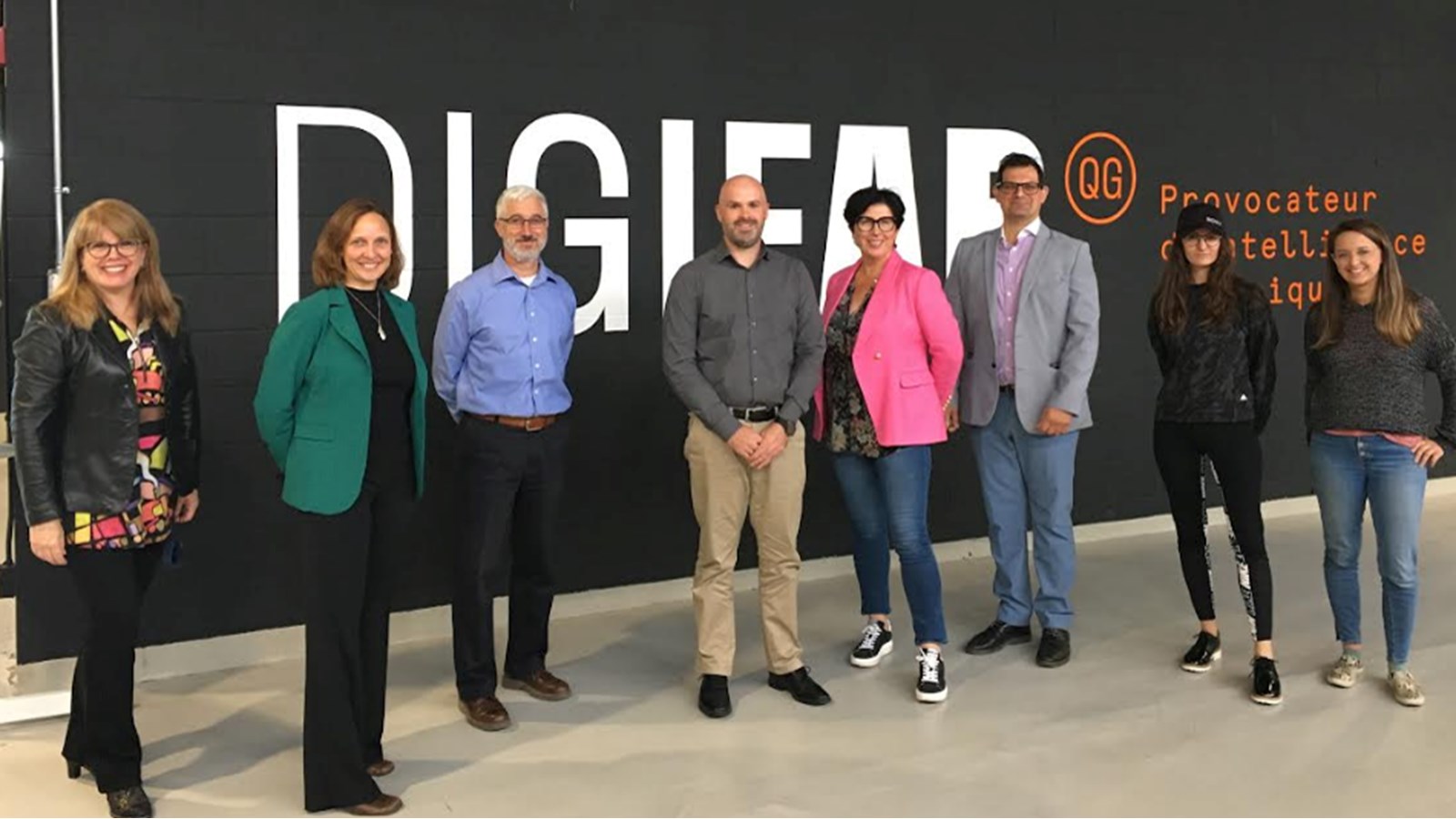 Sur la photo, on retrouve Lorraine Simard et Pascale St-Germain de Comité 21 Québec, Dominique Duchesne, Positive Degree, Patrick Rousson et Nancy Simoneau du Groupe Simoneau, Fadi Rabbath de Gespro Solutions, Mariline Gagné et Marie-Claude Desrochers de Abieze Les Laboratoires