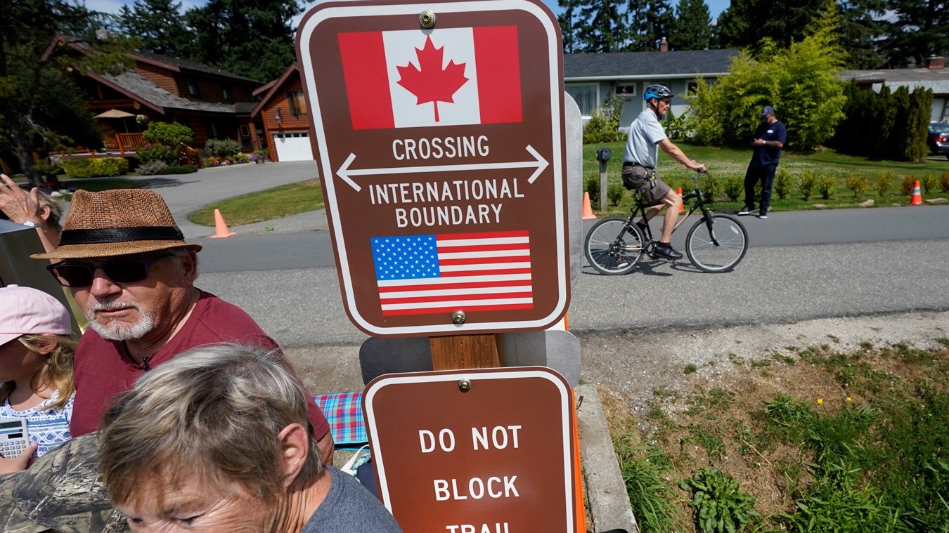 Assouplissement des mesures à la frontière canado-américaine