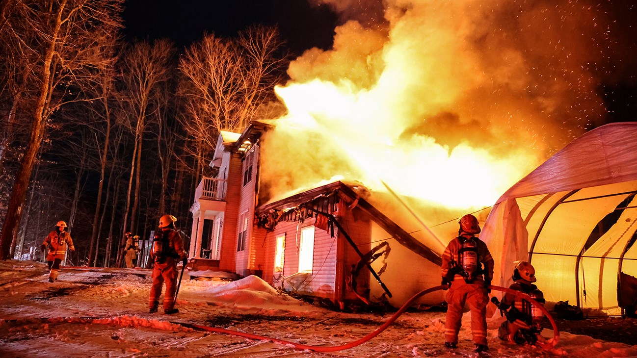Plus d'une quarantaine de pompiers ont combattu les flammes à Saint-Lazare cette nuit