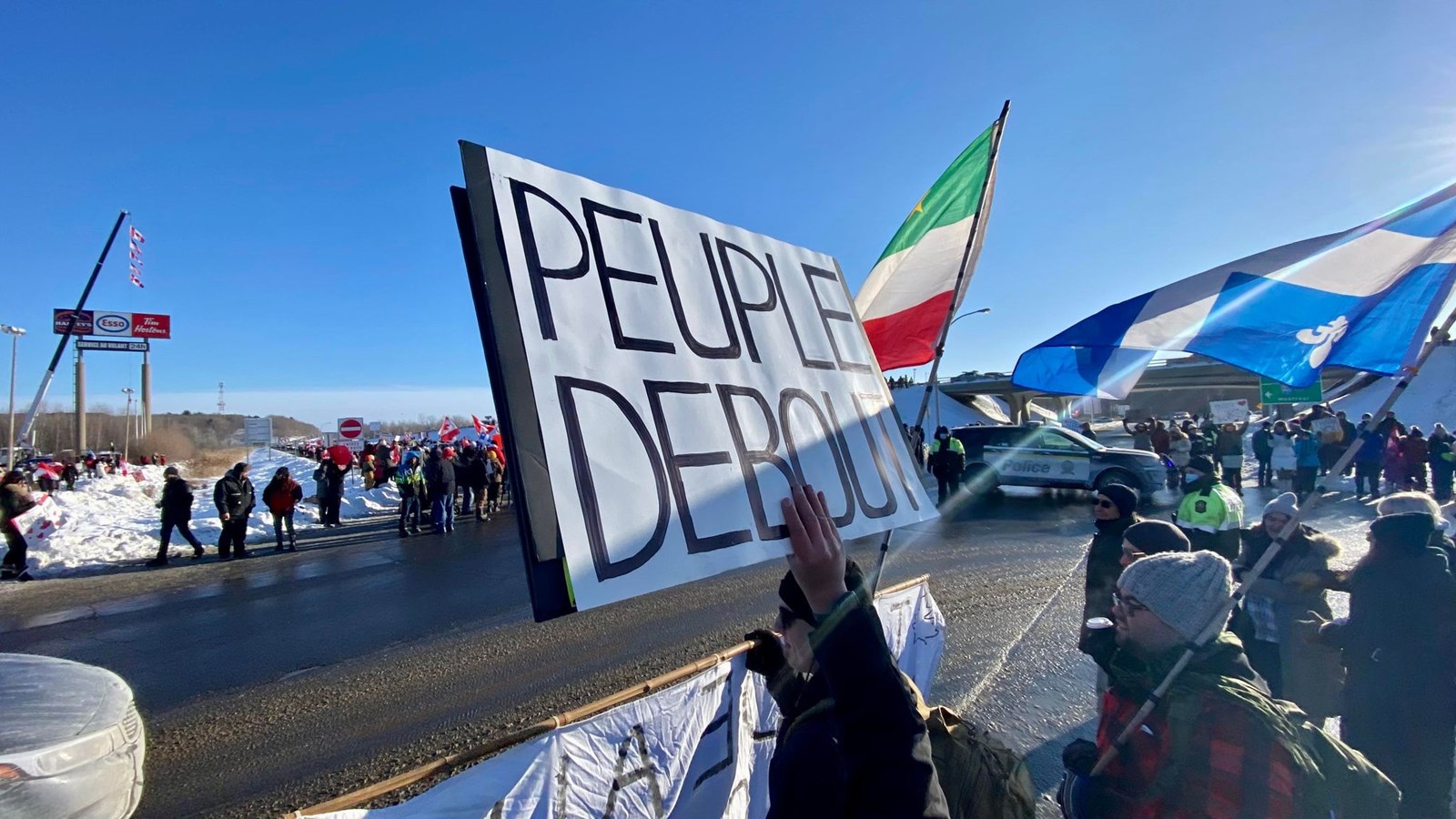 Convoi pour la liberté: plusieurs centaines de manifestants présents à Rigaud 