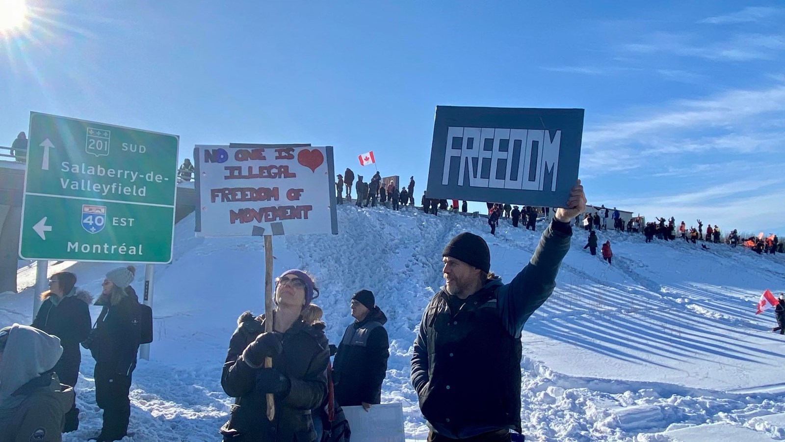 Convoi pour la liberté: plusieurs centaines de manifestants présents à Rigaud 