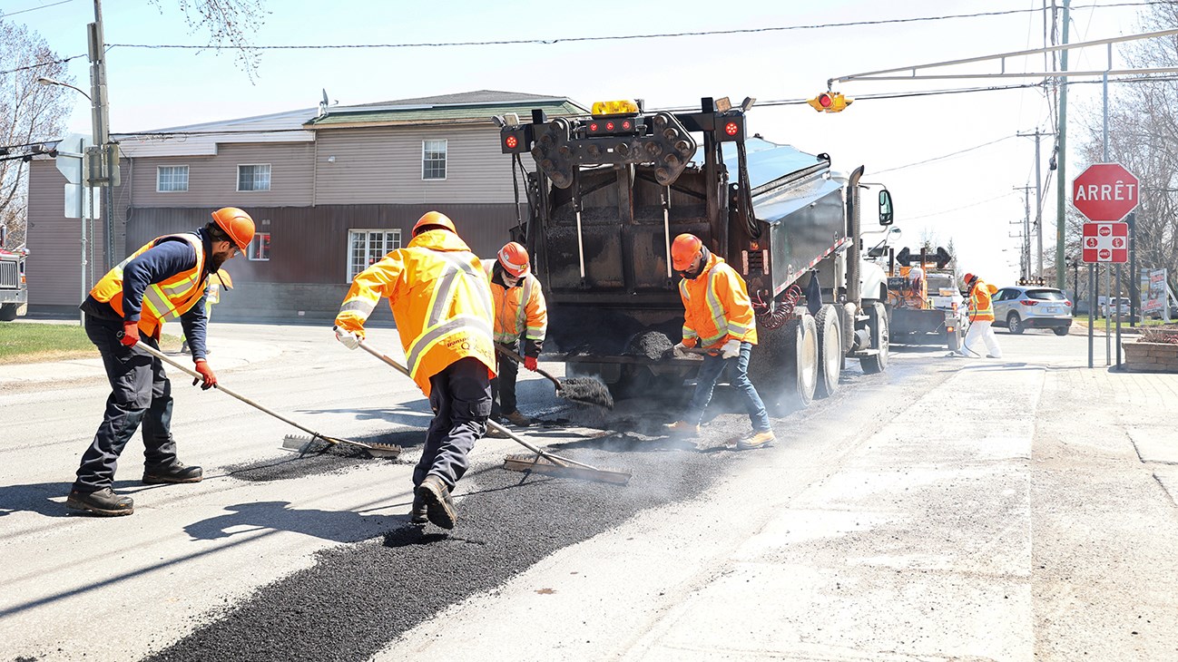 Des travaux de rapiéçage de l'asphalte sur la 340 et la 201