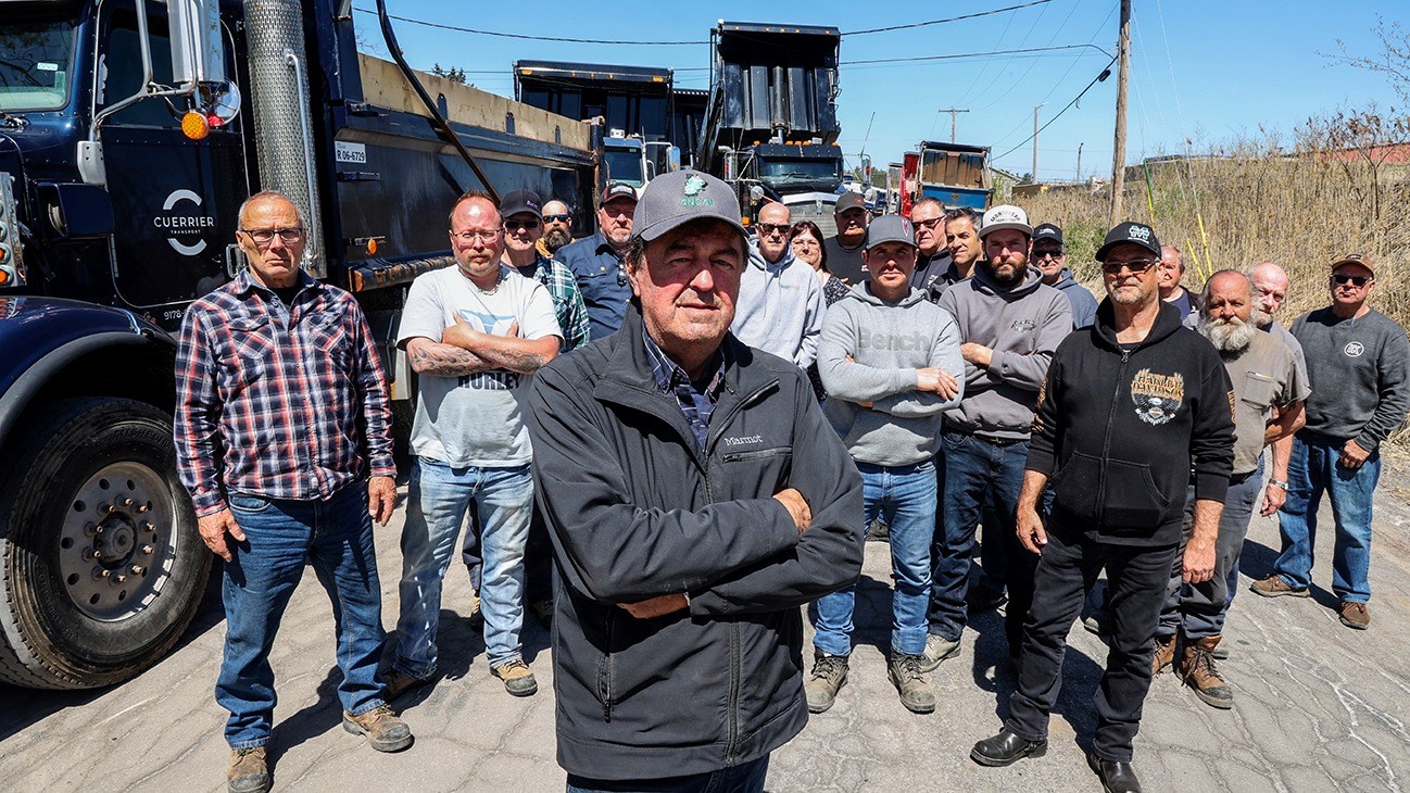 Des camionneurs dans la rue