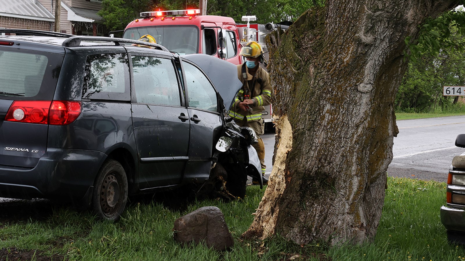 Une dame enceinte évite le pire lors d'une collision