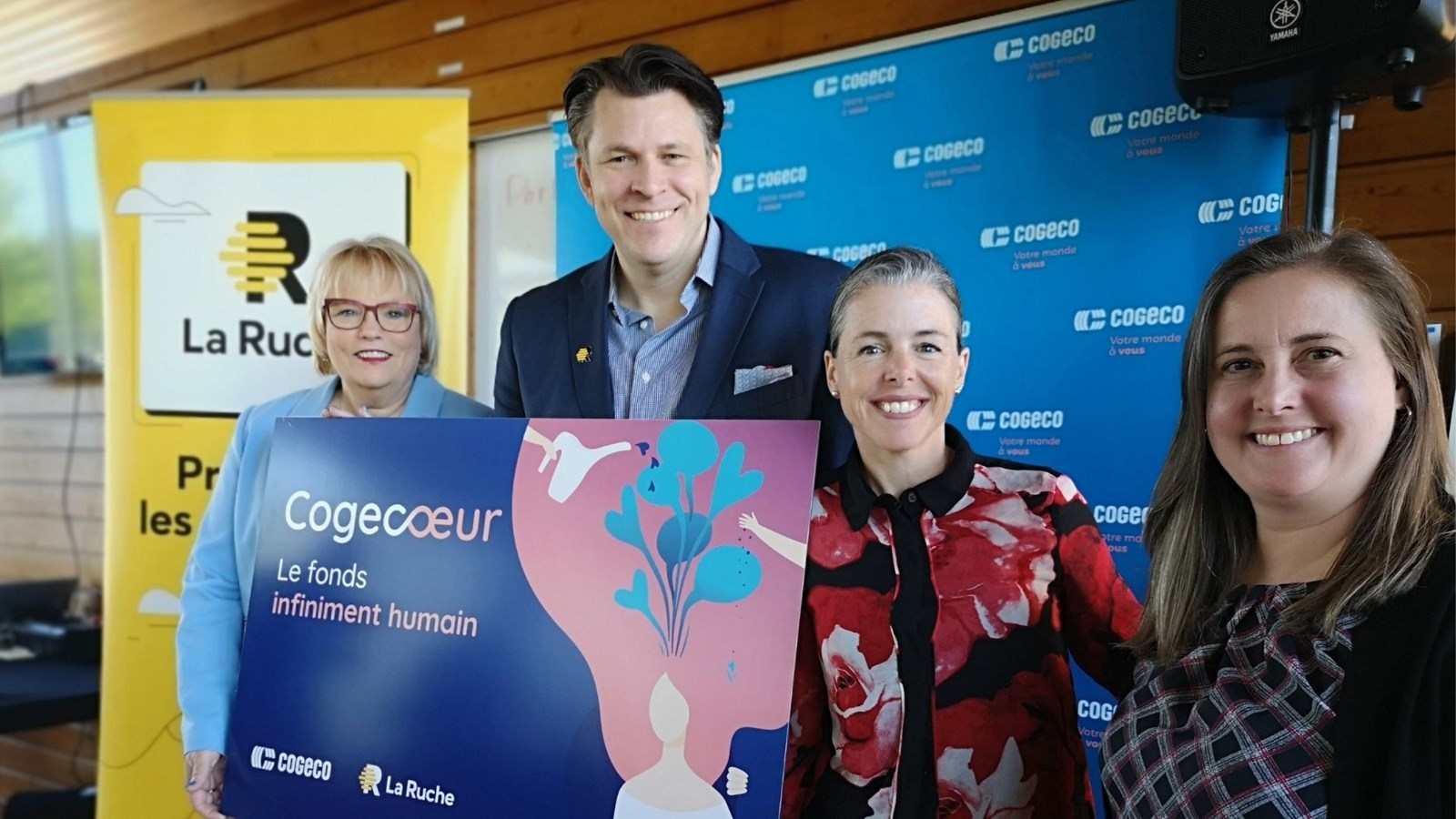 De gauche à droite sur la photo
1. Johanne Hinse, vice-présidente, Programmation et Relations avec les communautés,
Cogeco
2. Nicolas Rubbo, vice-président, Développement et partenariats stratégiques
3. Caroline Beaudry, Directrice, Relations avec les communautés, Cogeco
4. Stéphanie Dufresne, coordonnatrice au contenu et journaliste en environnement à La
Gazette de la Mauricie