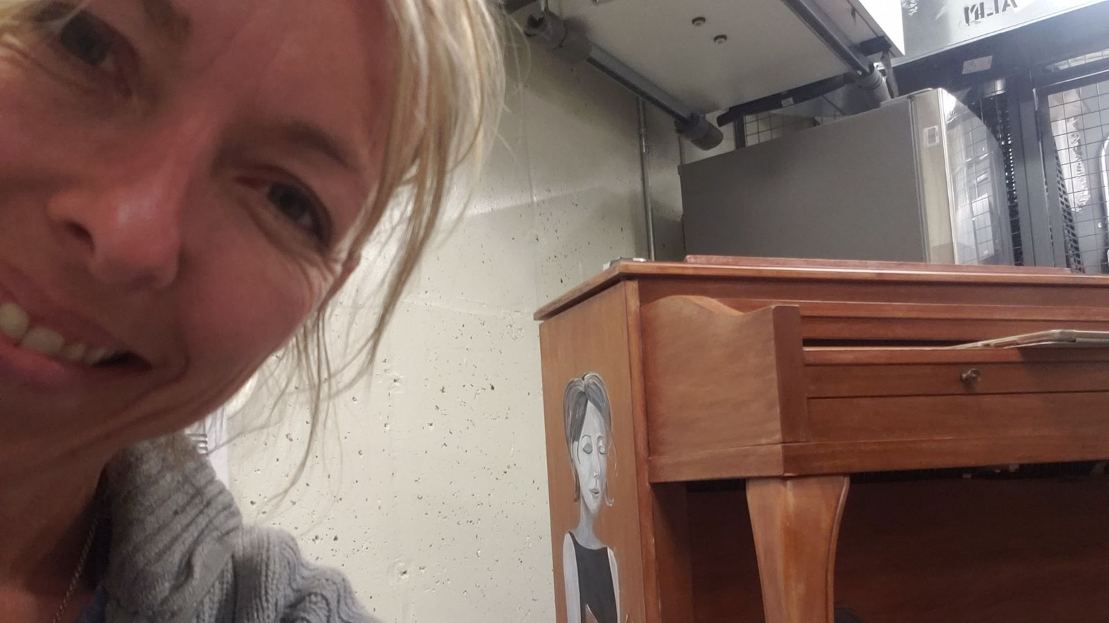 L'artiste Fabienne Legrand invite les gens à laisser leur trace sur un piano