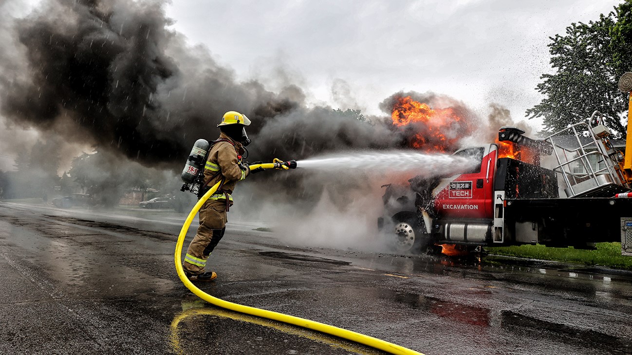 Véhicule en flamme et face-à-face dans Vaudreuil-Soulanges