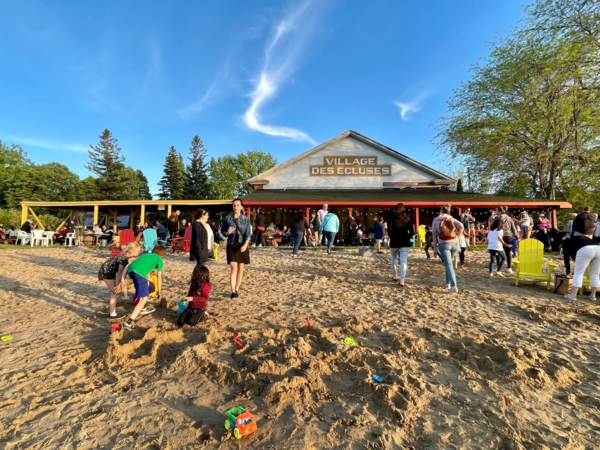 Village des Écluses: une destination à redécouvrir cet été 
