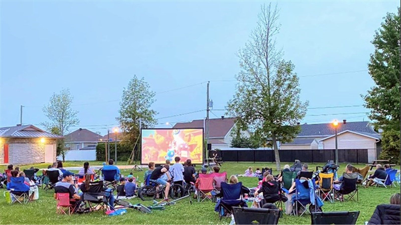Le cinéma en plein air de retour dans les parcs cet été 