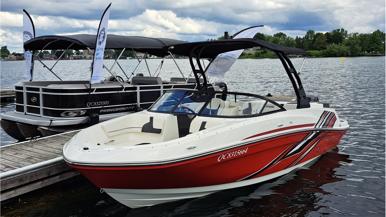 Au total, quatre embarcations, soit deux pontons et deux hors-bord sont disponibles en location à Salaberry-de-Valleyfield