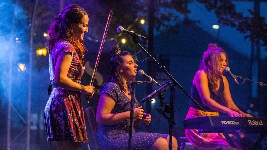 Ce soir "une soirée aux jardins" accueille Lilas l'bon temps