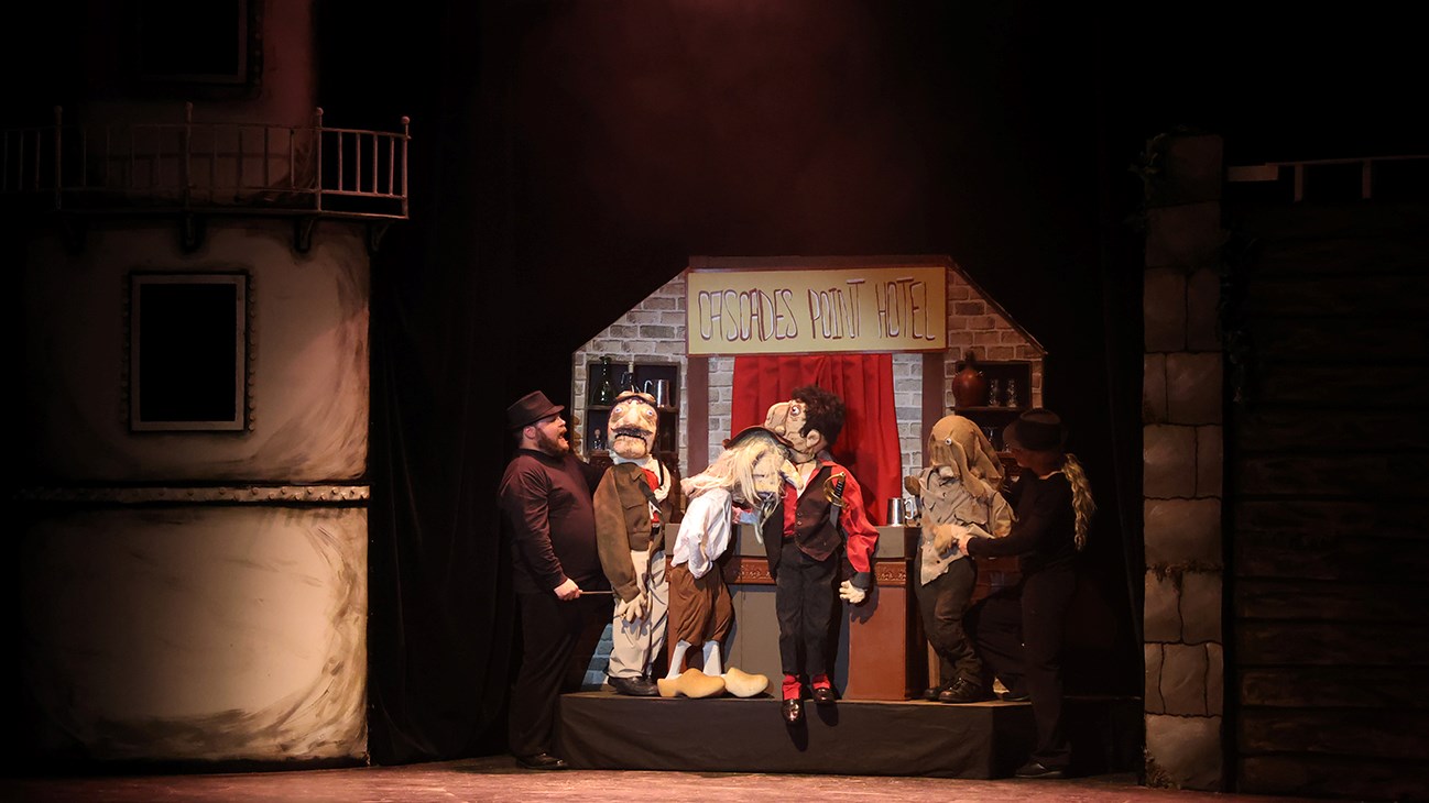 Le Théâtre du Crapaud Cornu prend d'assaut le Théâtre des Cascades