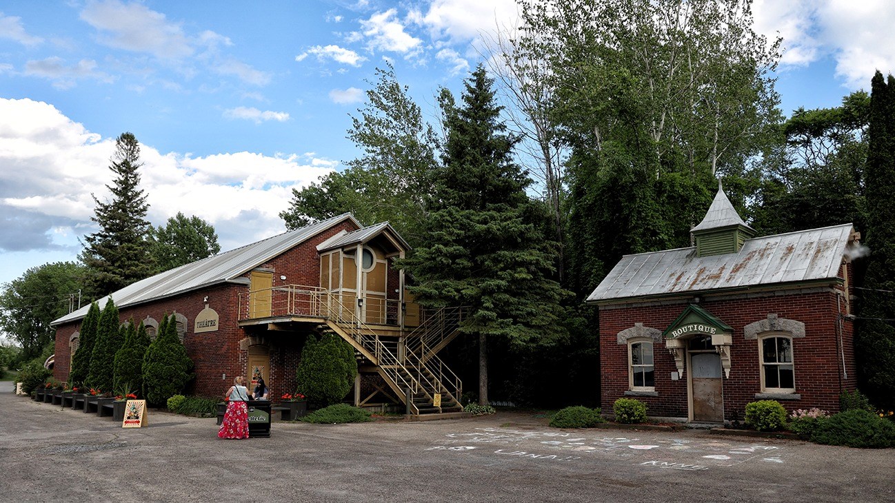 Le Théâtre du Crapaud Cornu prend d'assaut le Théâtre des Cascades