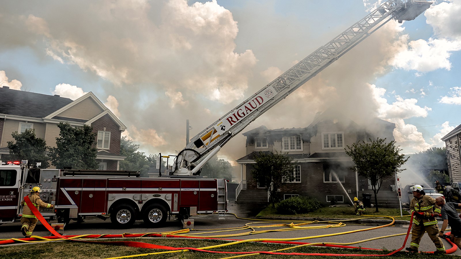 Deux semi-détachés ravagés par les flammes à Rigaud