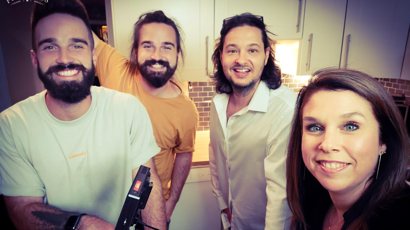 Fidèle à son habitude, Marie-Pierre Leduc a travaillé avec les frères Cédrick et Xavier Provost pour la réalisation de ce vidéoclip qui la met en vedette. Sur la photo, on retrouve aussi son complice, Michel Roy.