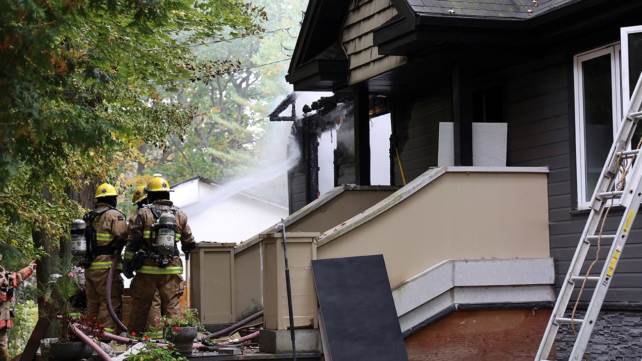 Résidence lourdement endommagée par les flammes à Vaudreuil-Dorion