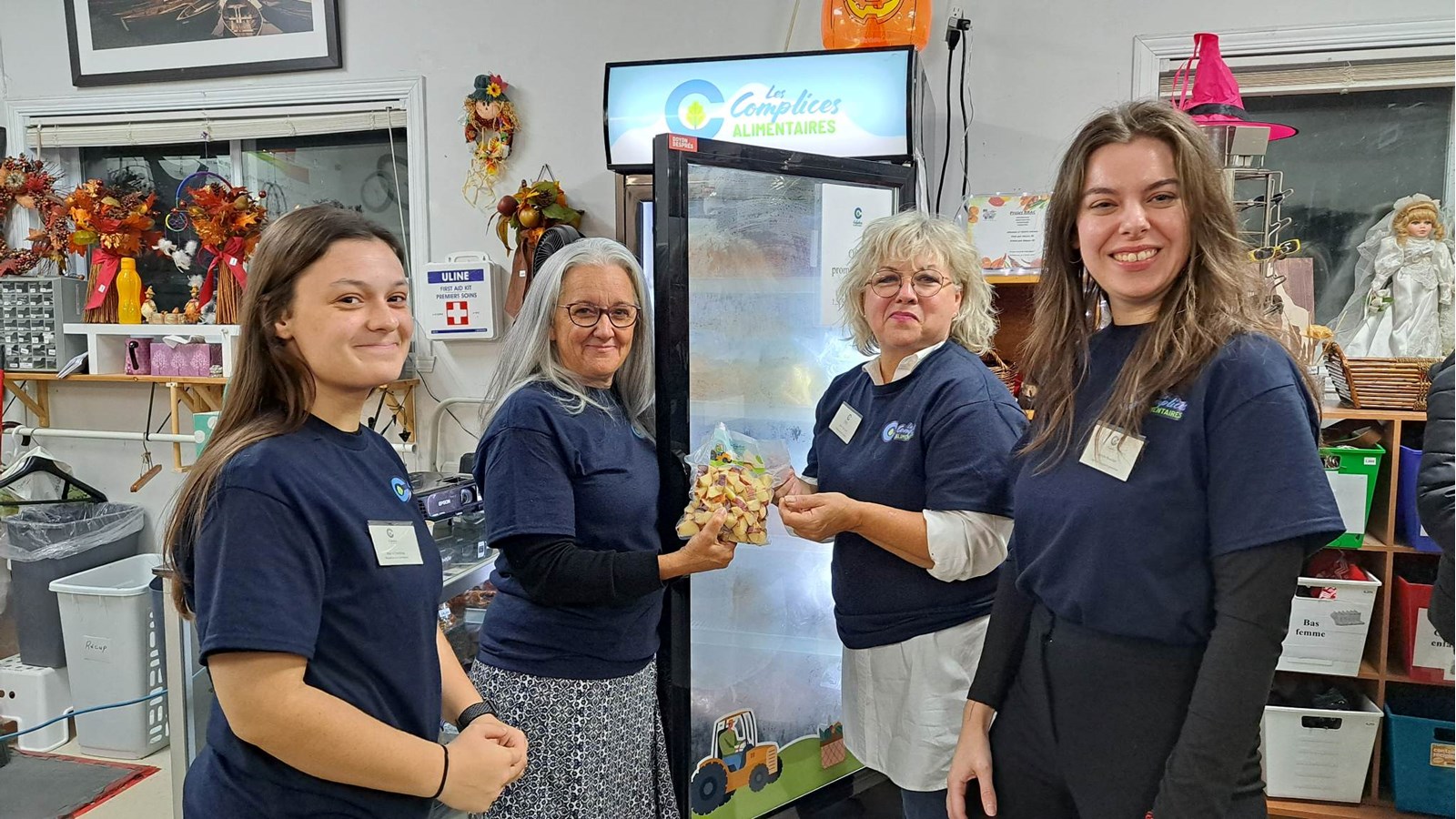 L'équipe des Complices Alimentaires est formée de: Ariane Tremblay (livraison), Nathalie Collin, Sylvie Gamache et Arielle Boucher
