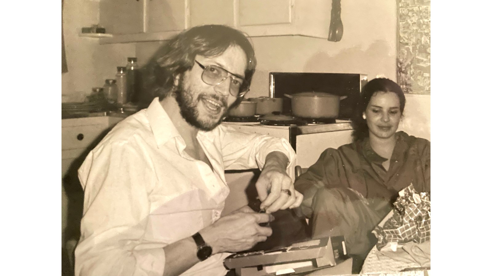 Anniversaire de Peter avec Odette, à la fin de leur vingtaine