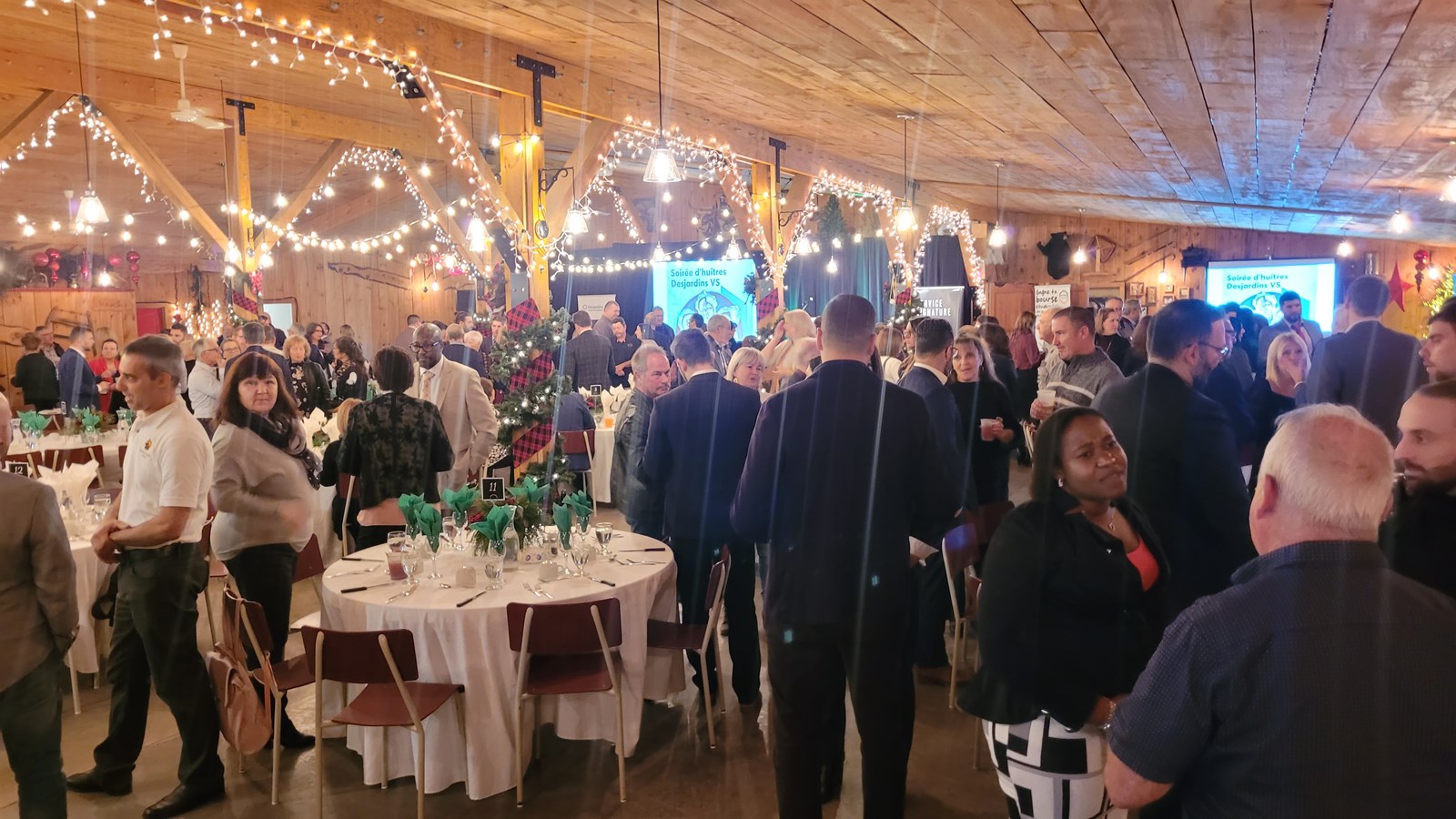 Se retrouver avec distinction: Desjardins renoue avec sa soirée d'huîtres