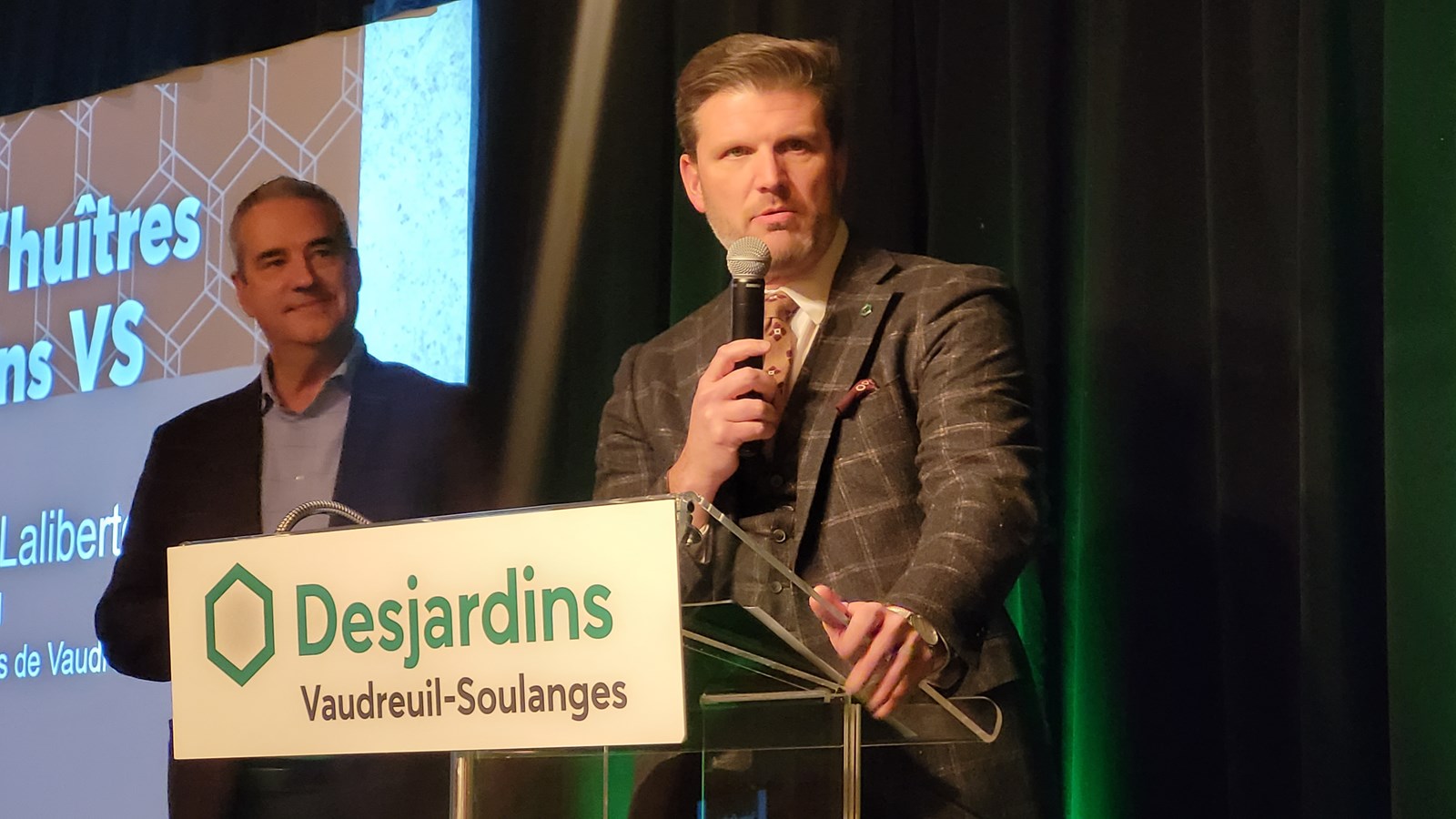 Se retrouver avec distinction: Desjardins renoue avec sa soirée d'huîtres
