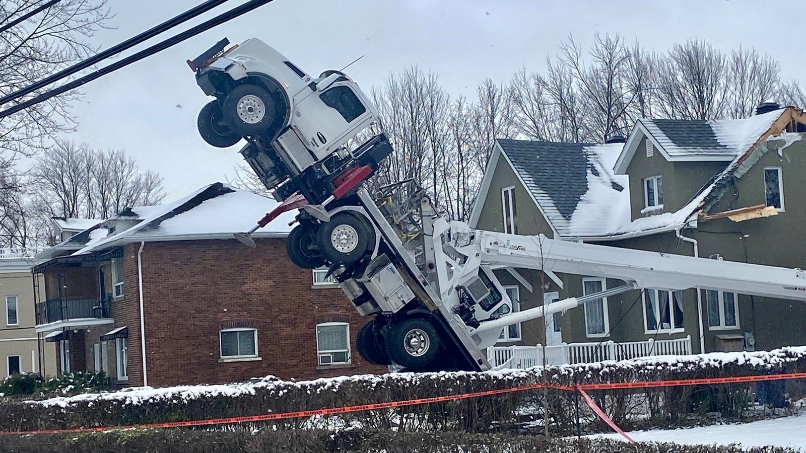 Un camion-grue bascule à Vaudreuil-Dorion: La CNESST enquête